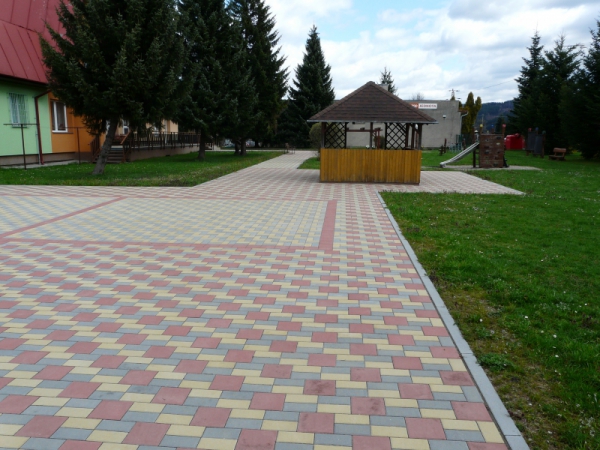 MSS - projekt s.r.o - OPRAVA ZPEVNĚNÝCH PLOCH V AREÁLU MŠ HUSLENKY